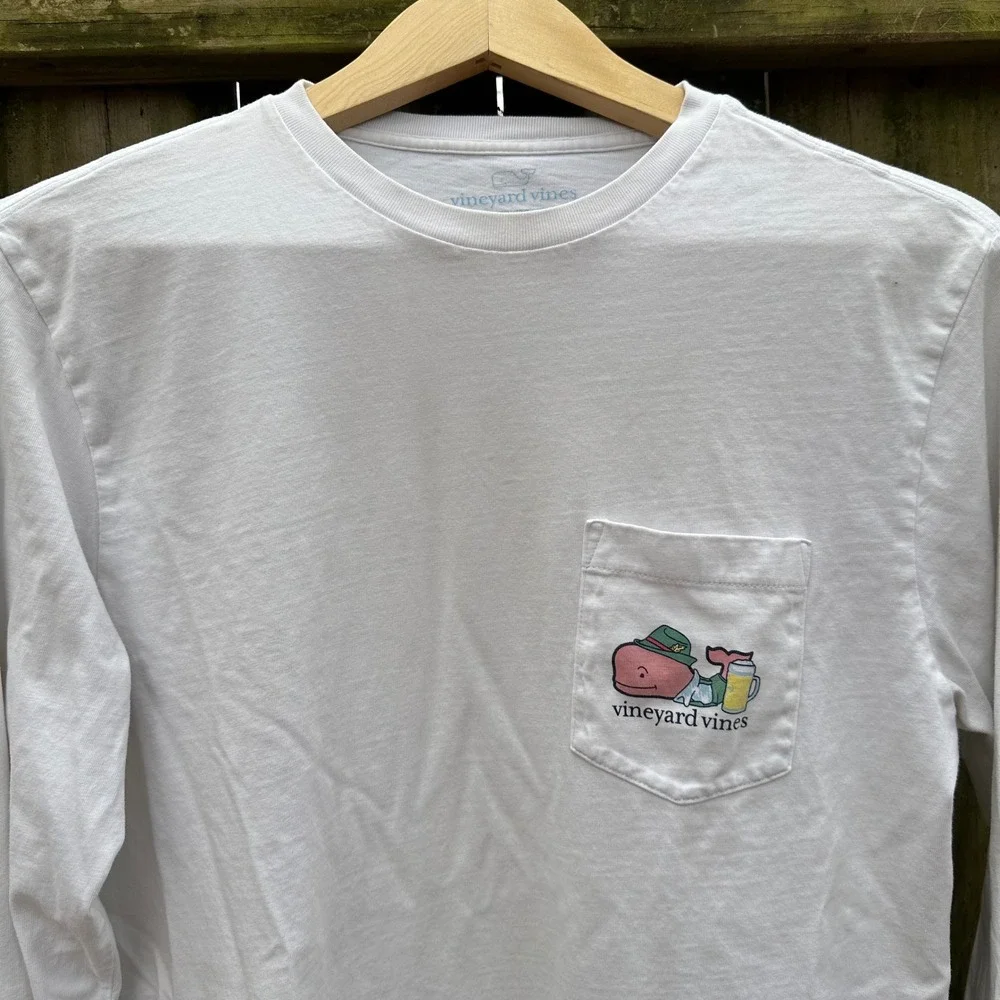 Vineyard Vines Whale‎ Pocket T-Shirt White Beer Oktoberfest Graphic Size Small